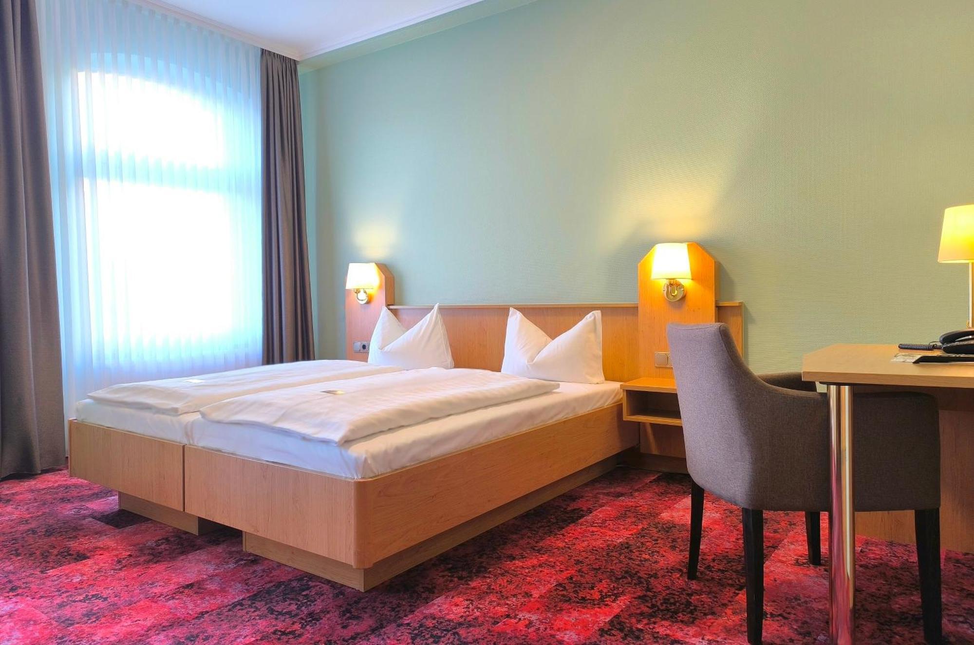 Hotel Burgas Штасфурт Экстерьер фото
