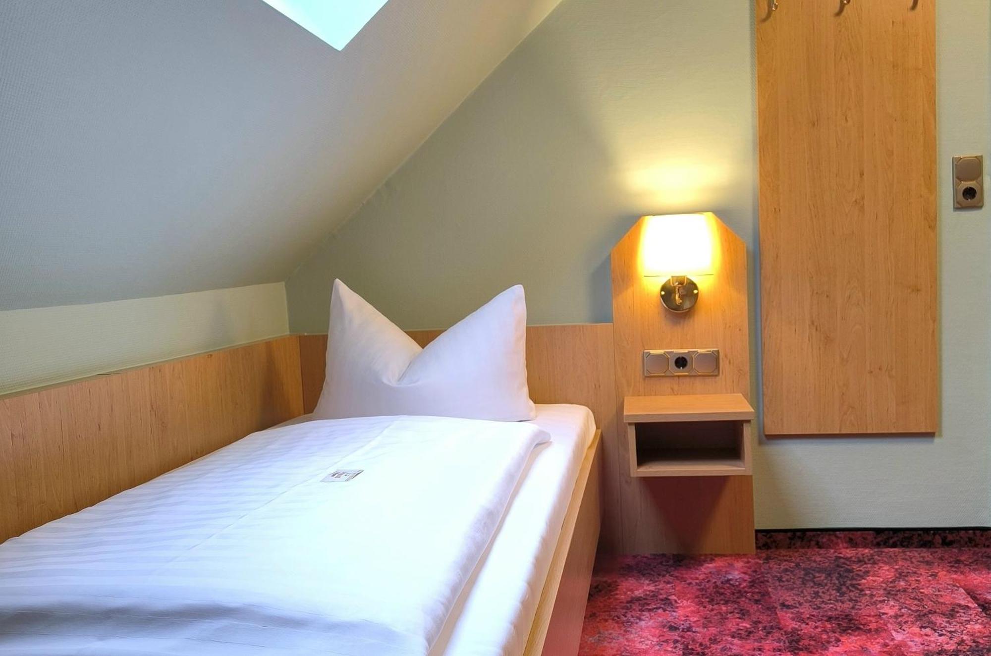 Hotel Burgas Штасфурт Экстерьер фото